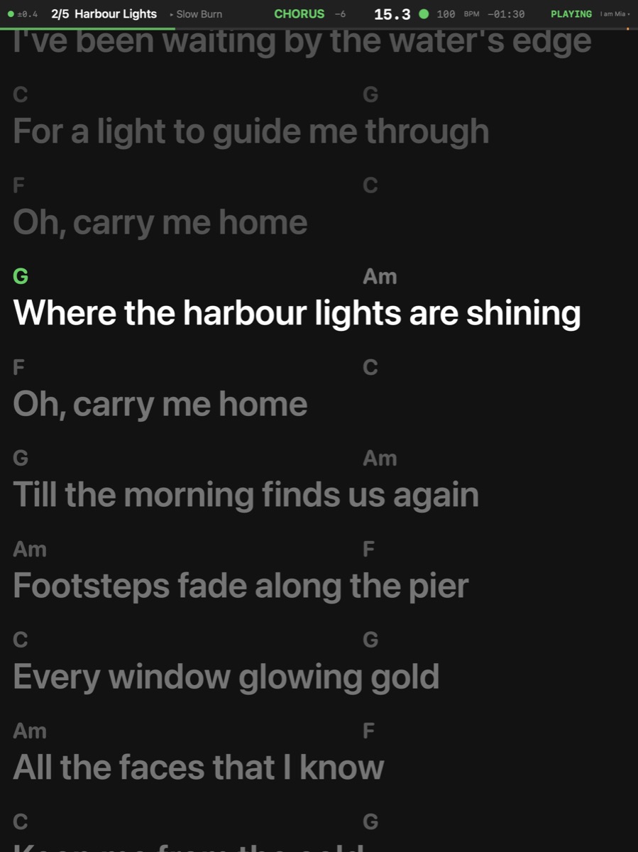 The keyboard player: chords above the words they belong to
